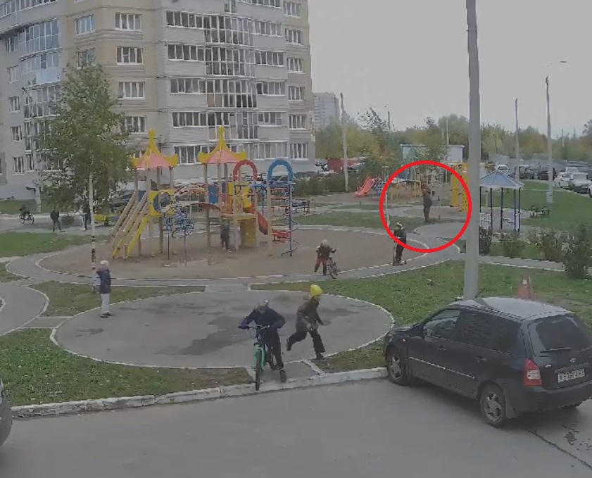 В Новочебоксарске бородатый мужчина в камуфляже гонял детей по двору: его разыскивают