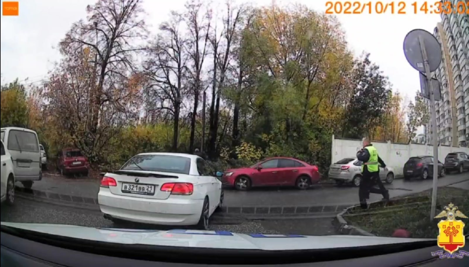 Водитель "BMW" без прав устроил гонки с полицейскими в центре Чебоксар