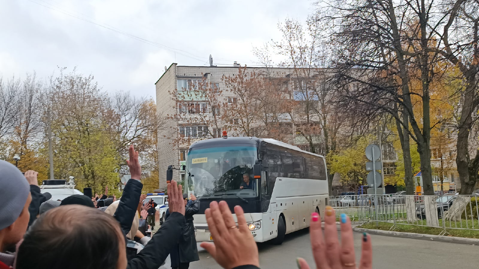 Под марш "Прощание славянки" выехал очередной автобус с чебоксарскими мобилизованными