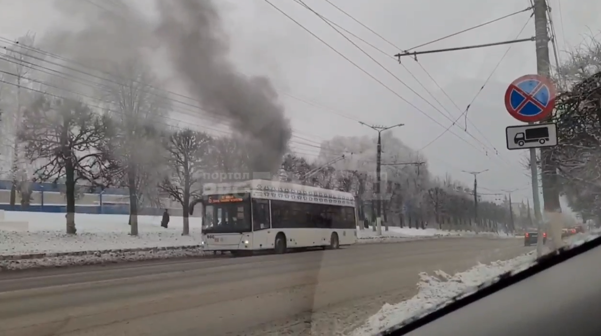 В Чебоксарах загорелся троллейбус с пассажирами
