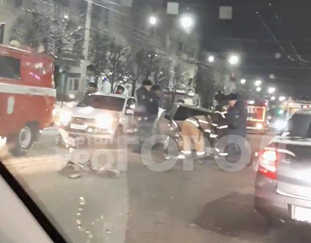 Авария в центре Чебоксар: столкнулись две легковушки