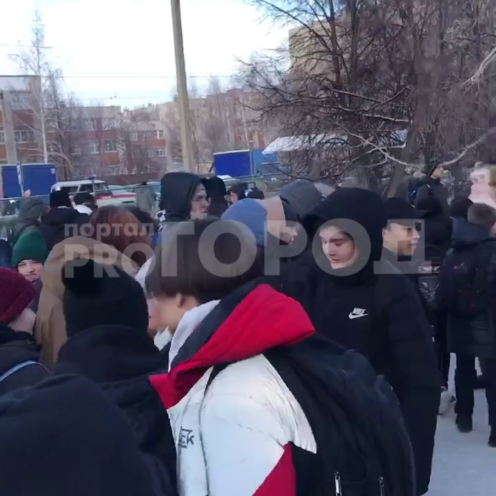 В Новочебоксарске из нескольких школ эвакуируют детей и учителей