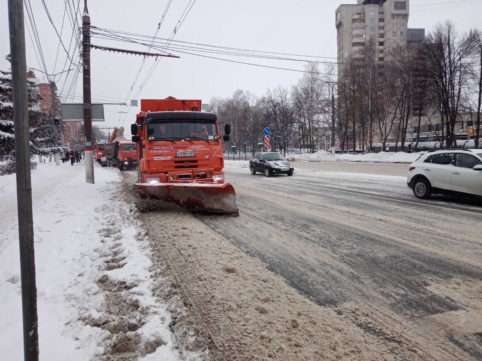 Власти Чебоксар заявили, что дорожники города работают на максимуме 