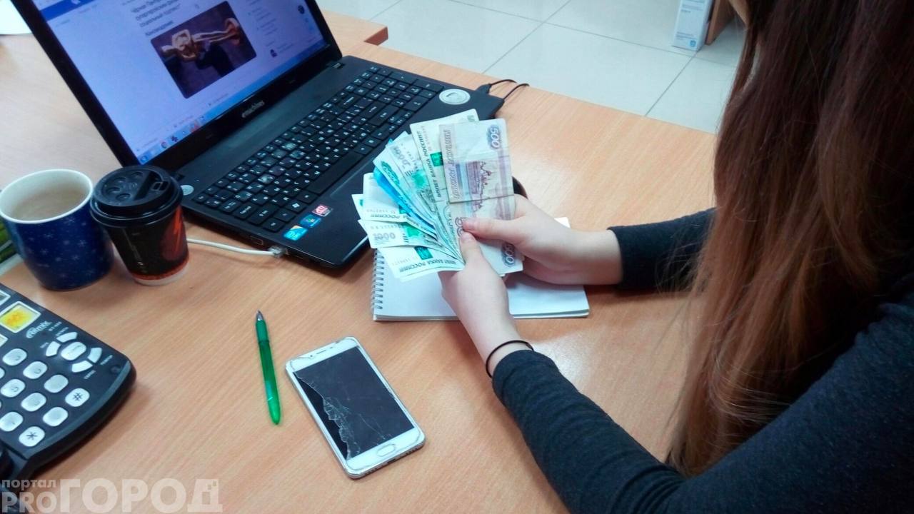 В Чебоксарах сотрудница банка попала на крючок мошенников и лишилась более миллиона рублей