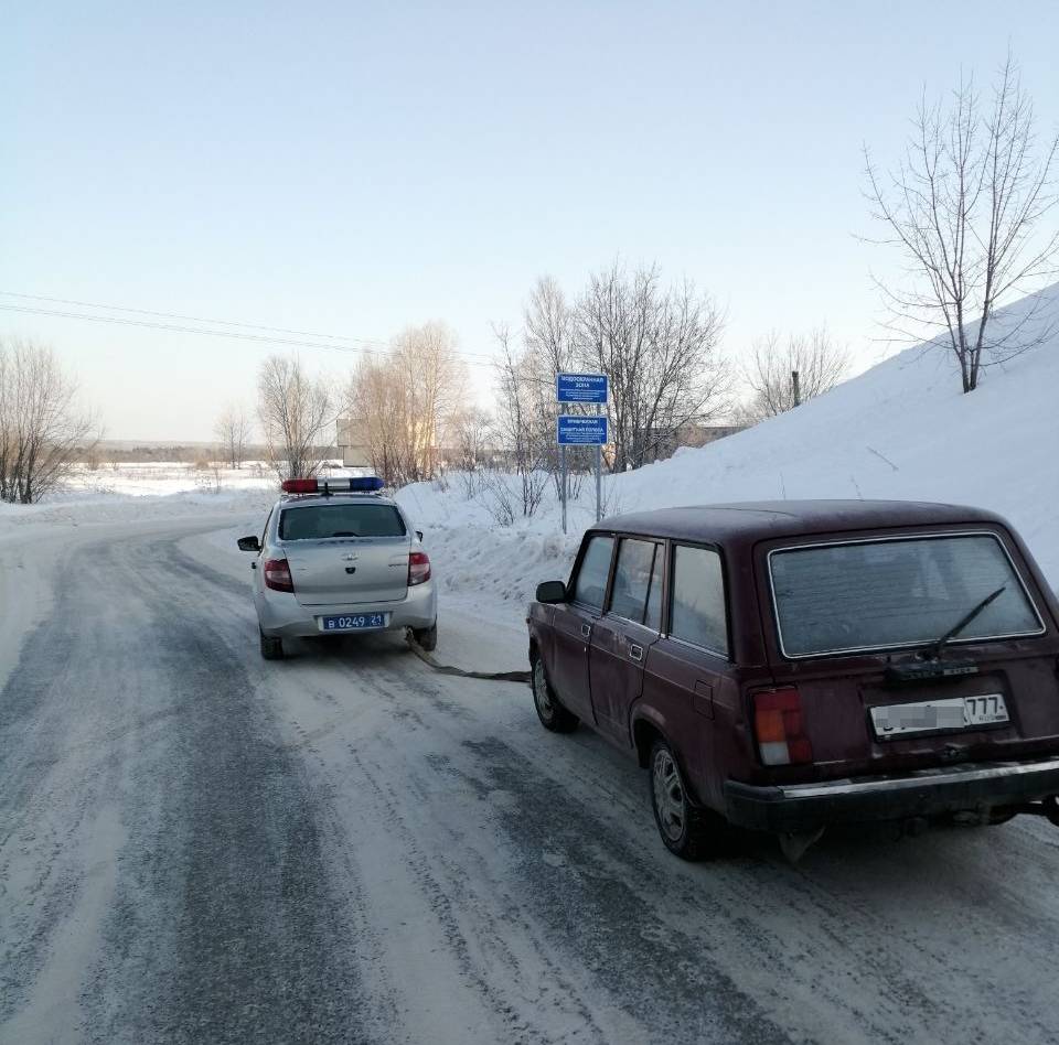 Почти в 30-градусный мороз у семьи с ребенком заглохла машина в промзоне Новочебоксарска