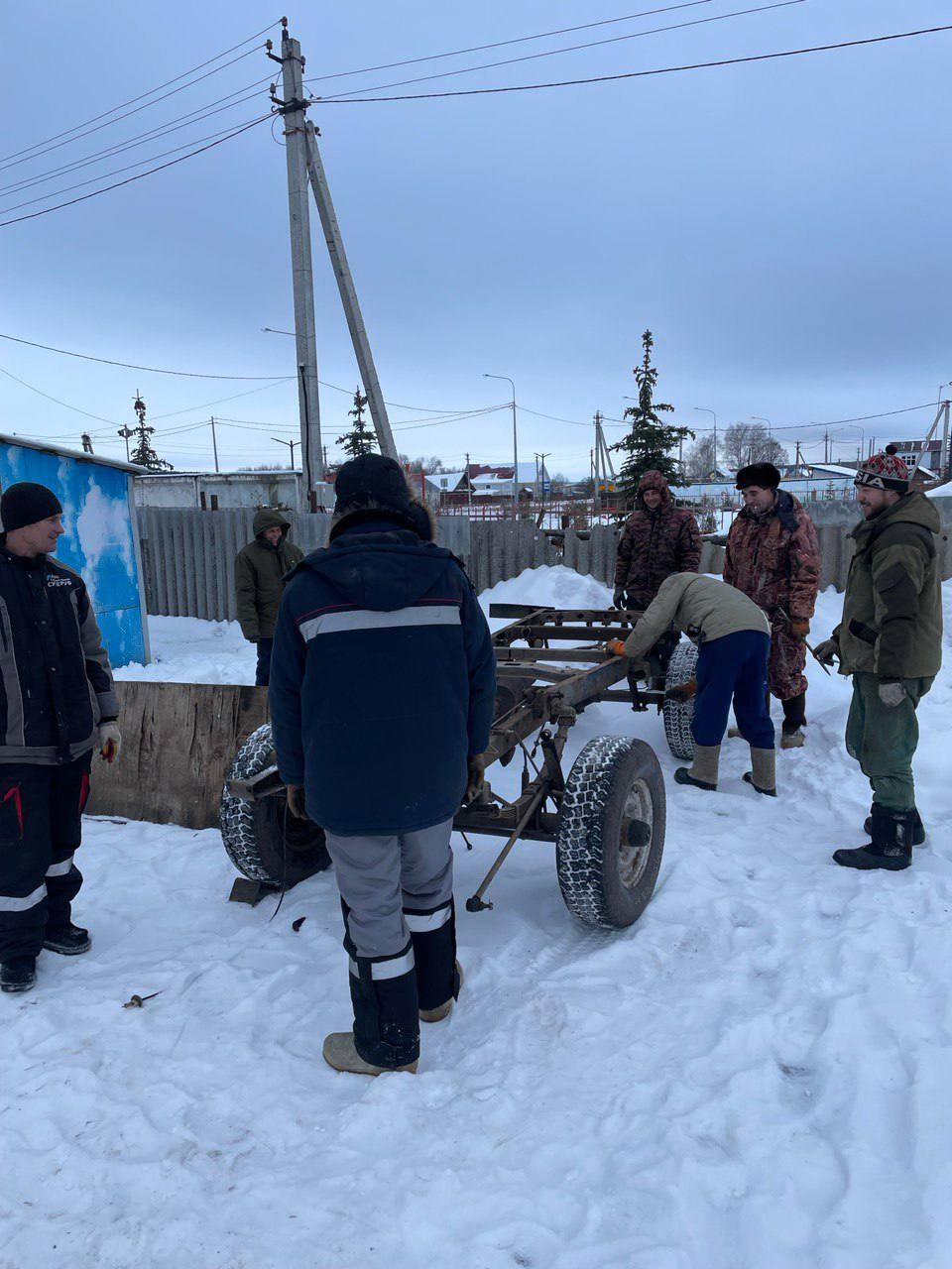 Жители Чувашии ремонтируют автомобили, чтобы отправить на спецоперацию