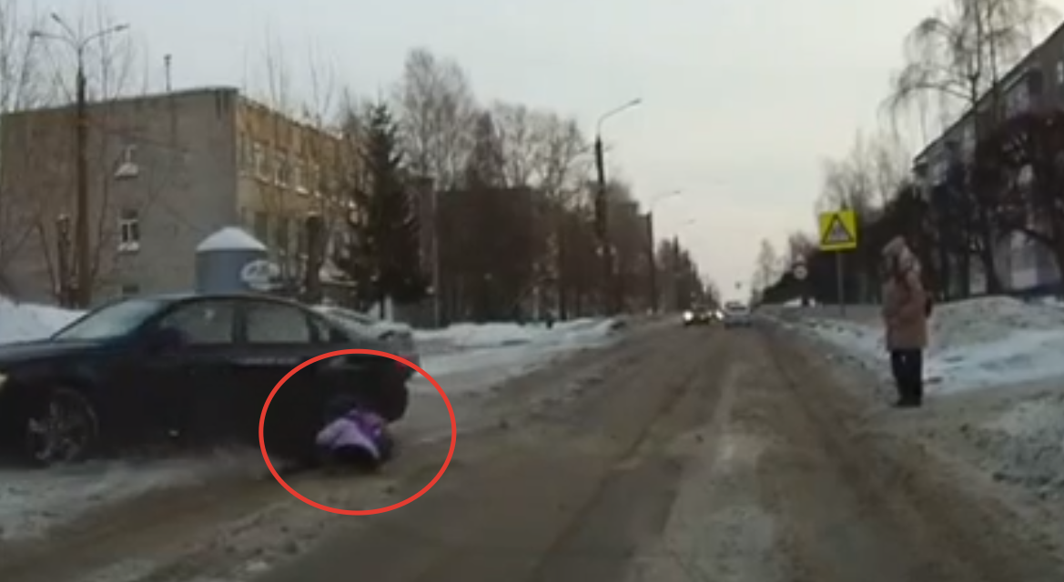 В Чебоксарах Audi сбил ребенка на пешеходном переходе и скрылся