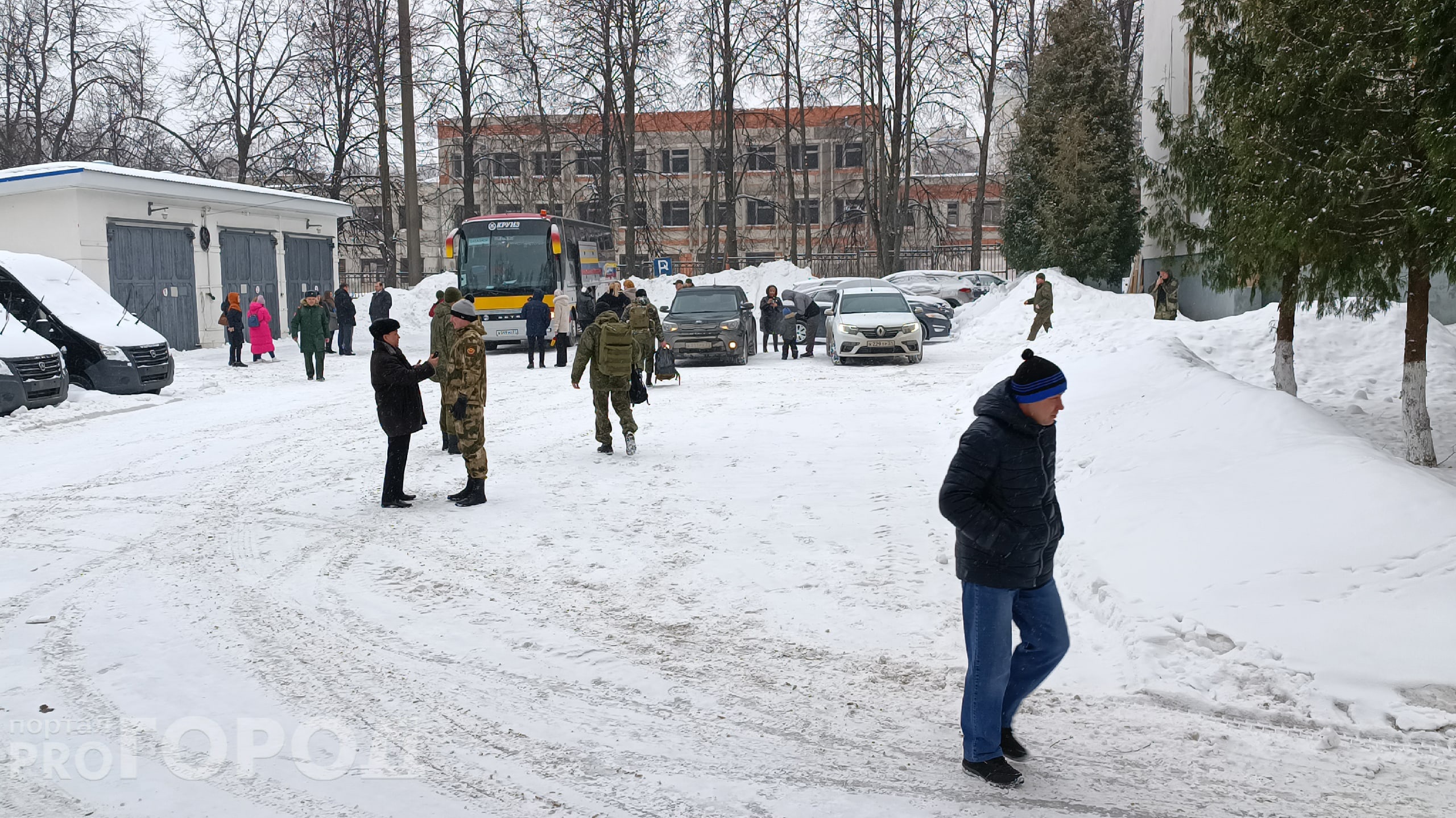 В Чебоксарах проводили мобилизованных на спецоперацию