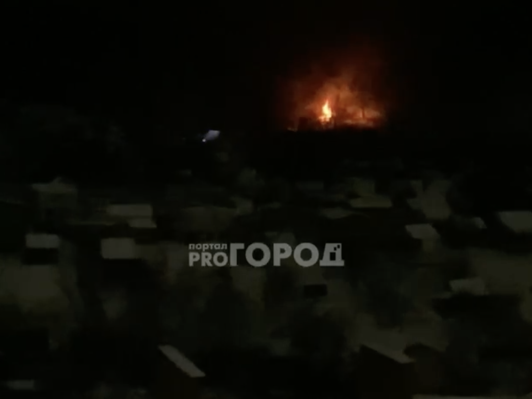 Ночью в Чебоксарах загорелся дачный дом