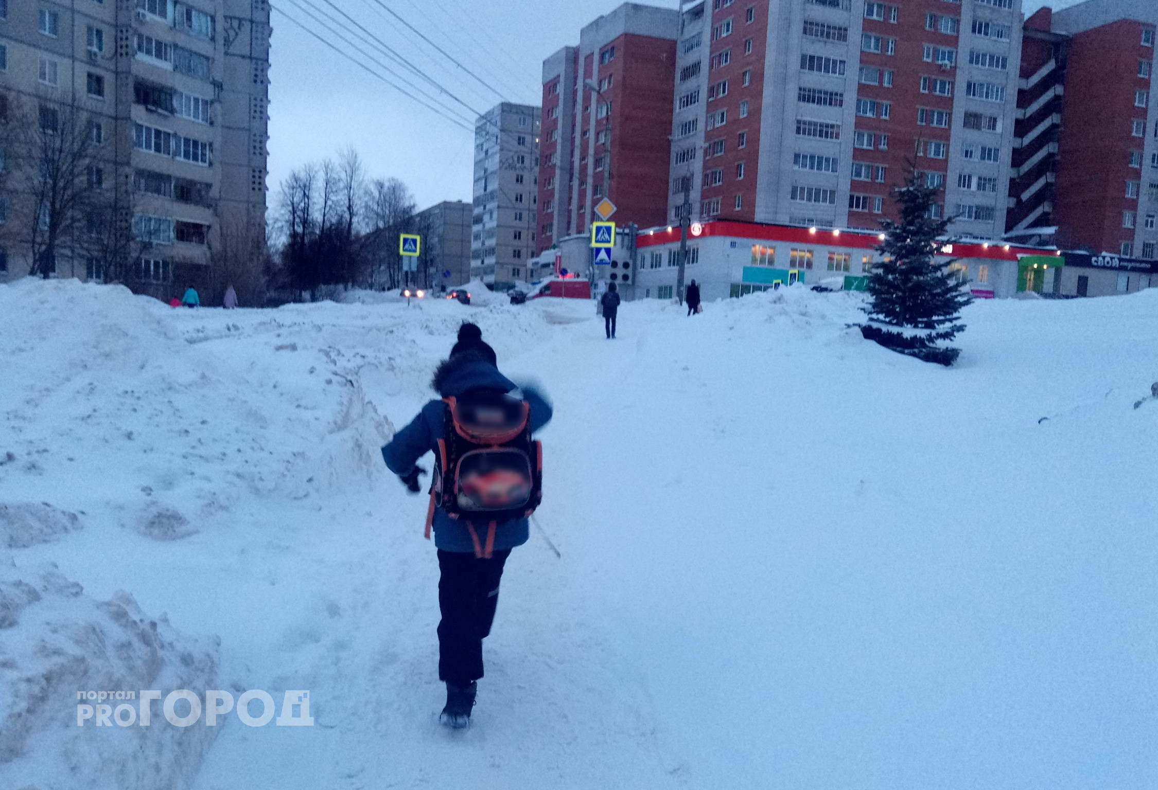 В Чебоксарах приставы повлияли на отца, который несколько лет не помогал сыну