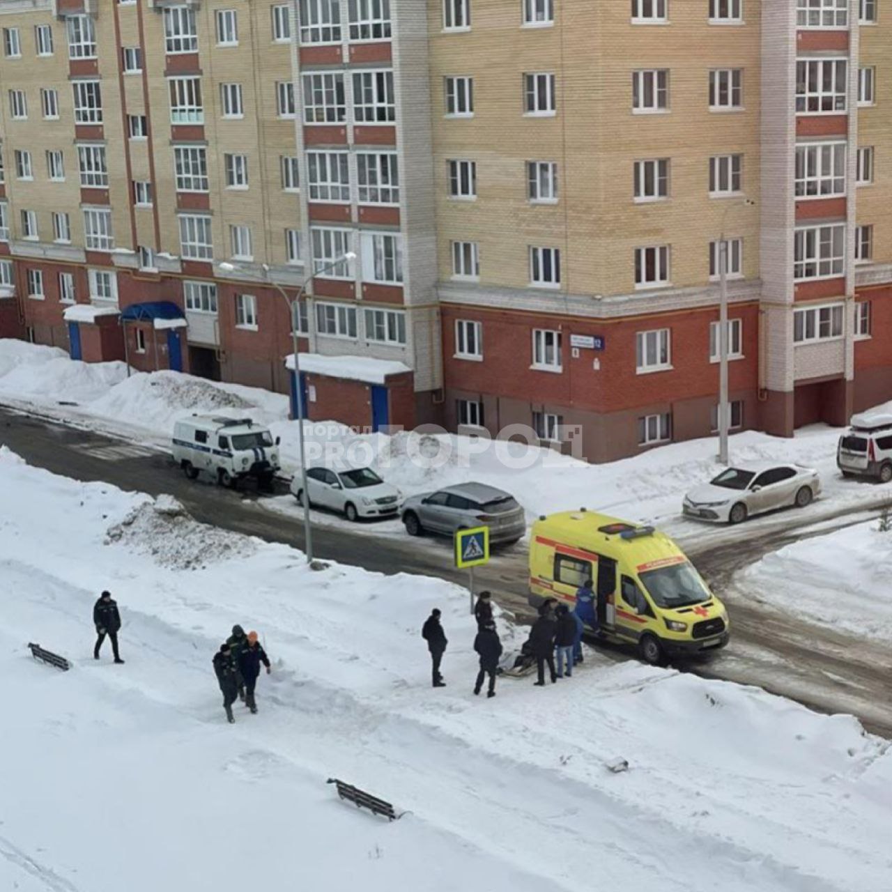 В Новом Городе строители нашли на улице мертвого человека