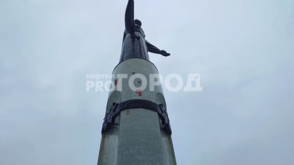 В Чебоксарах разрушается монумент Матери 