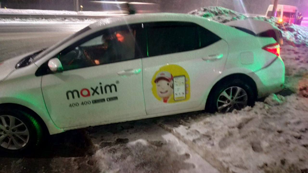 В Чебоксарах машина такси учинила ДТП с маршруткой: есть пострадавшие