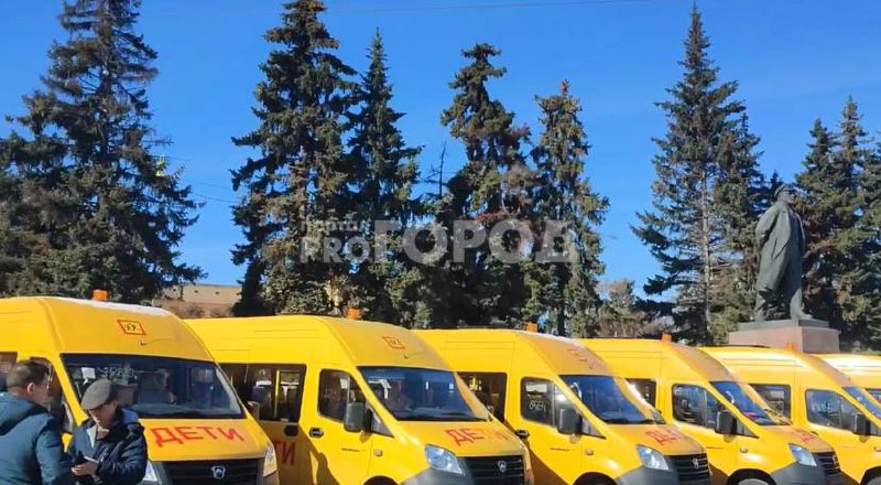 В Чебоксары прибыли новые школьные автобусы 