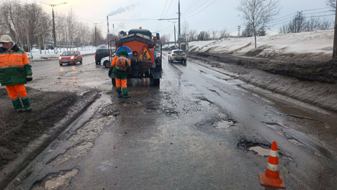 Власти признали, что дороги в Чувашии еще никогда не были такими плохими