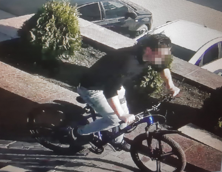 В Чебоксарах парень угнал у доставщика еды велосипед и пытался продать его в ломбард