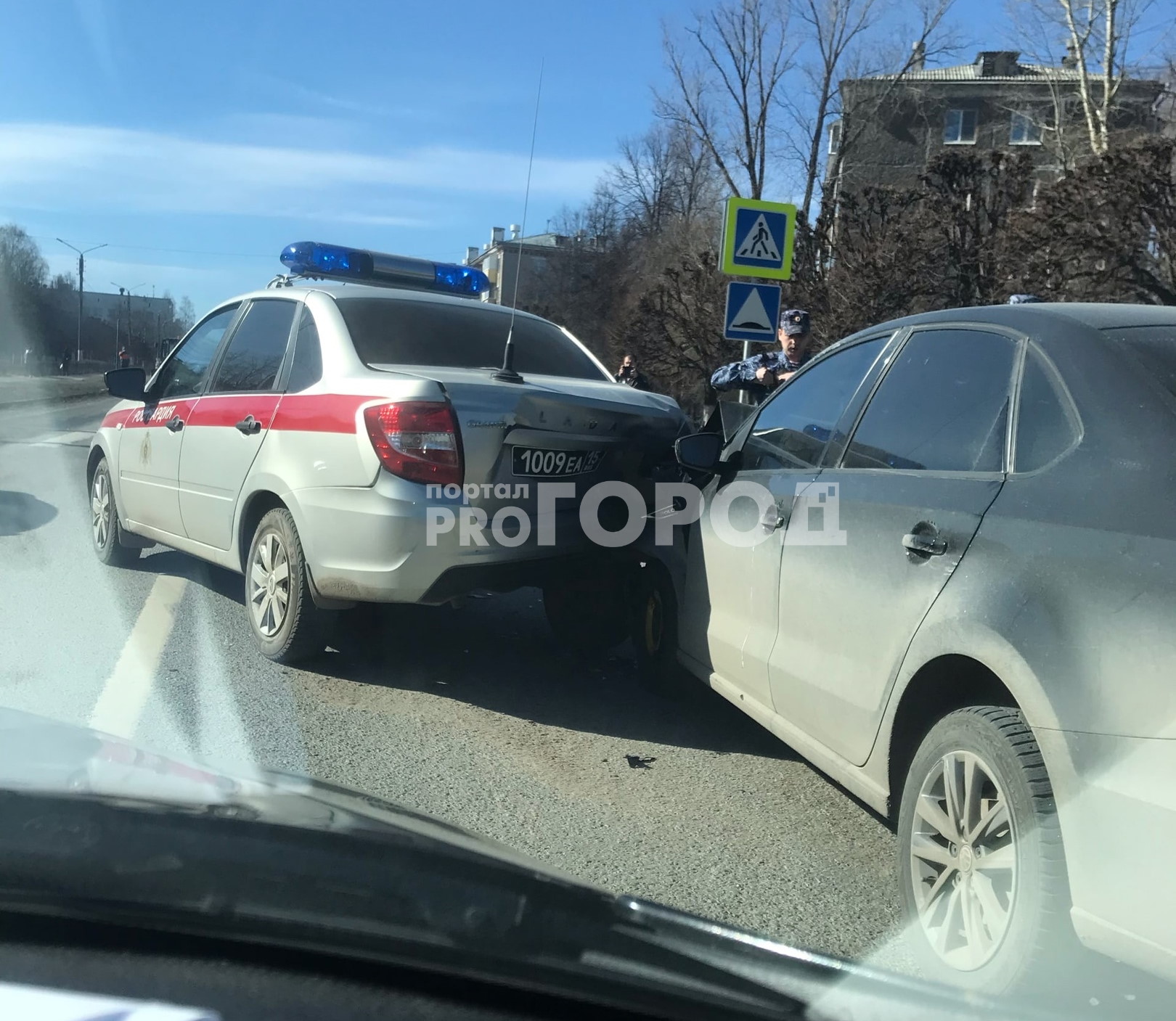 В Чебоксарах машина Росгвардии попала в ДТП с легковушкой