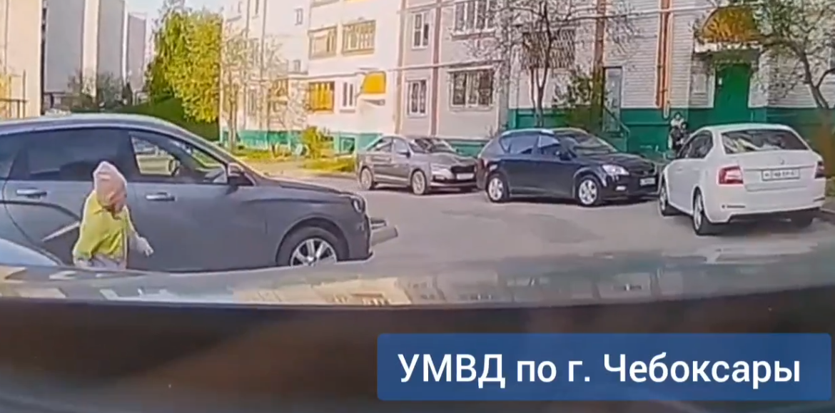 Chery Tiggo сбил 7-летнюю девочку, которая выбежала на дорогу в Чебоксарах