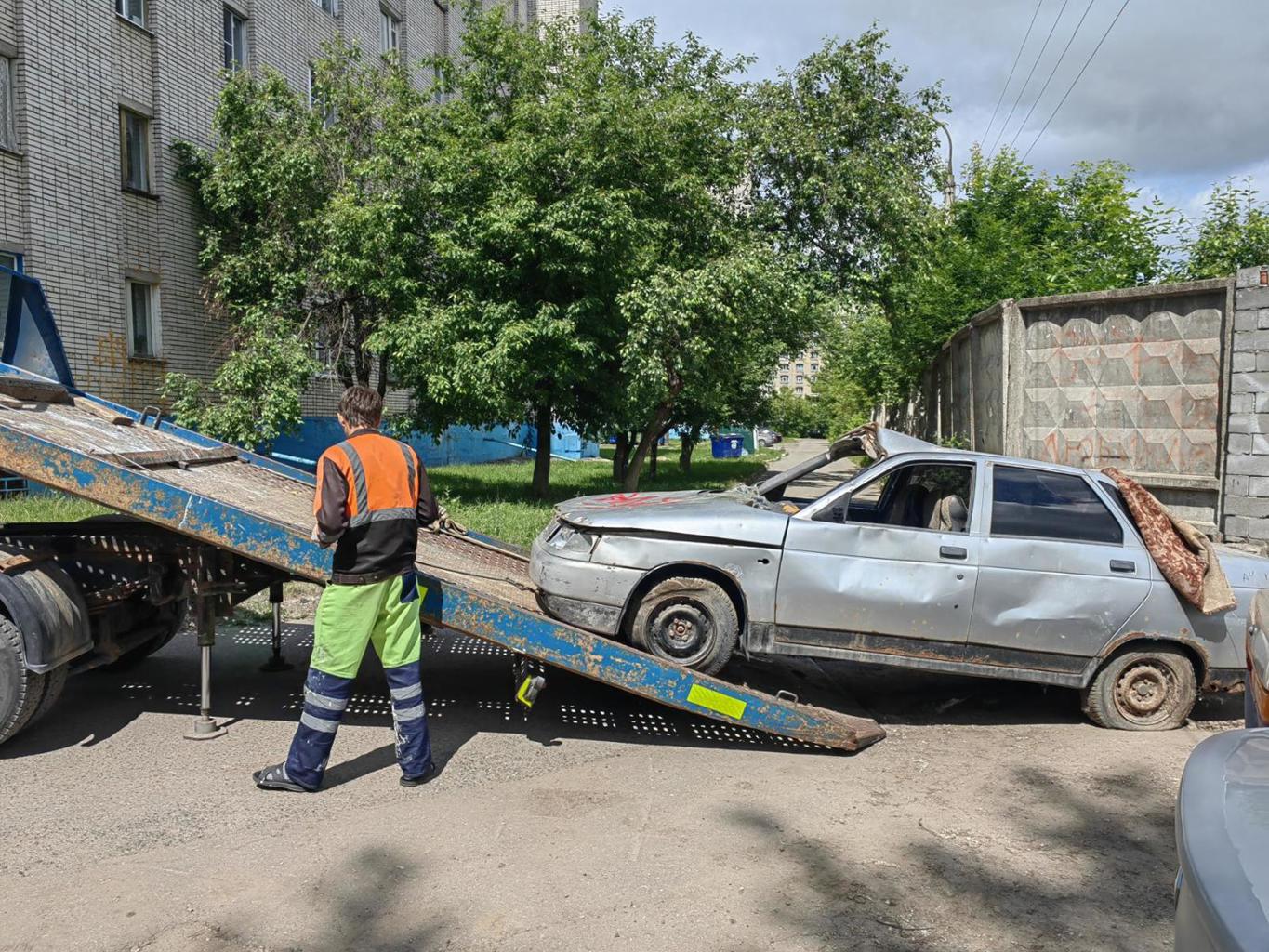 Очередные брошенные машины увезли на штрафстоянку в Чебоксарах