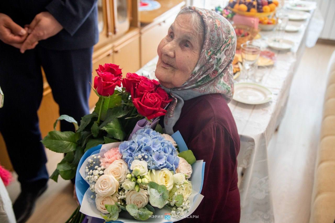 Жительница Чебоксар отметила 100-летний юбилей и спела "Катюшу"