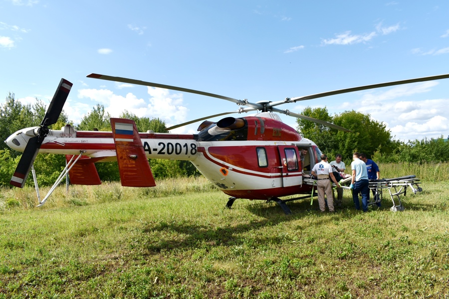 Жительницу Алатыря на вертолете доставили в Чебоксары: "Сердце очень редко билось"