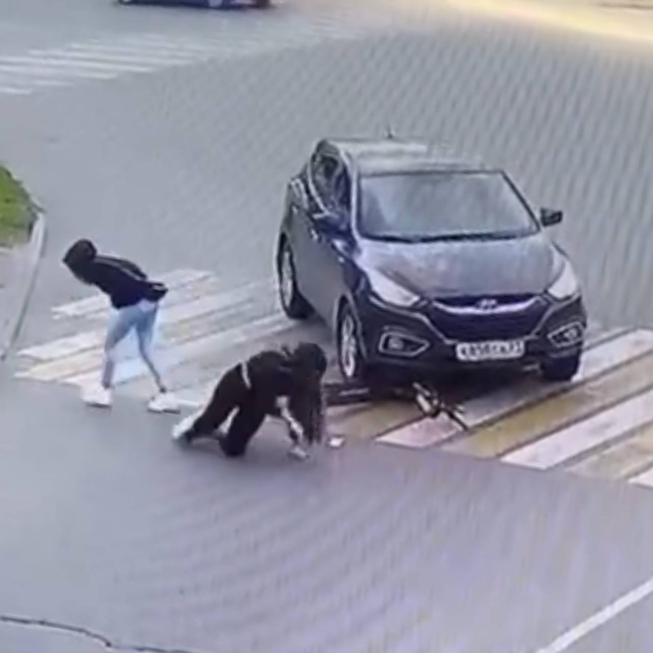 В Новочебоксарске поймали водителя, который сбил двух девушек на электросамокате
