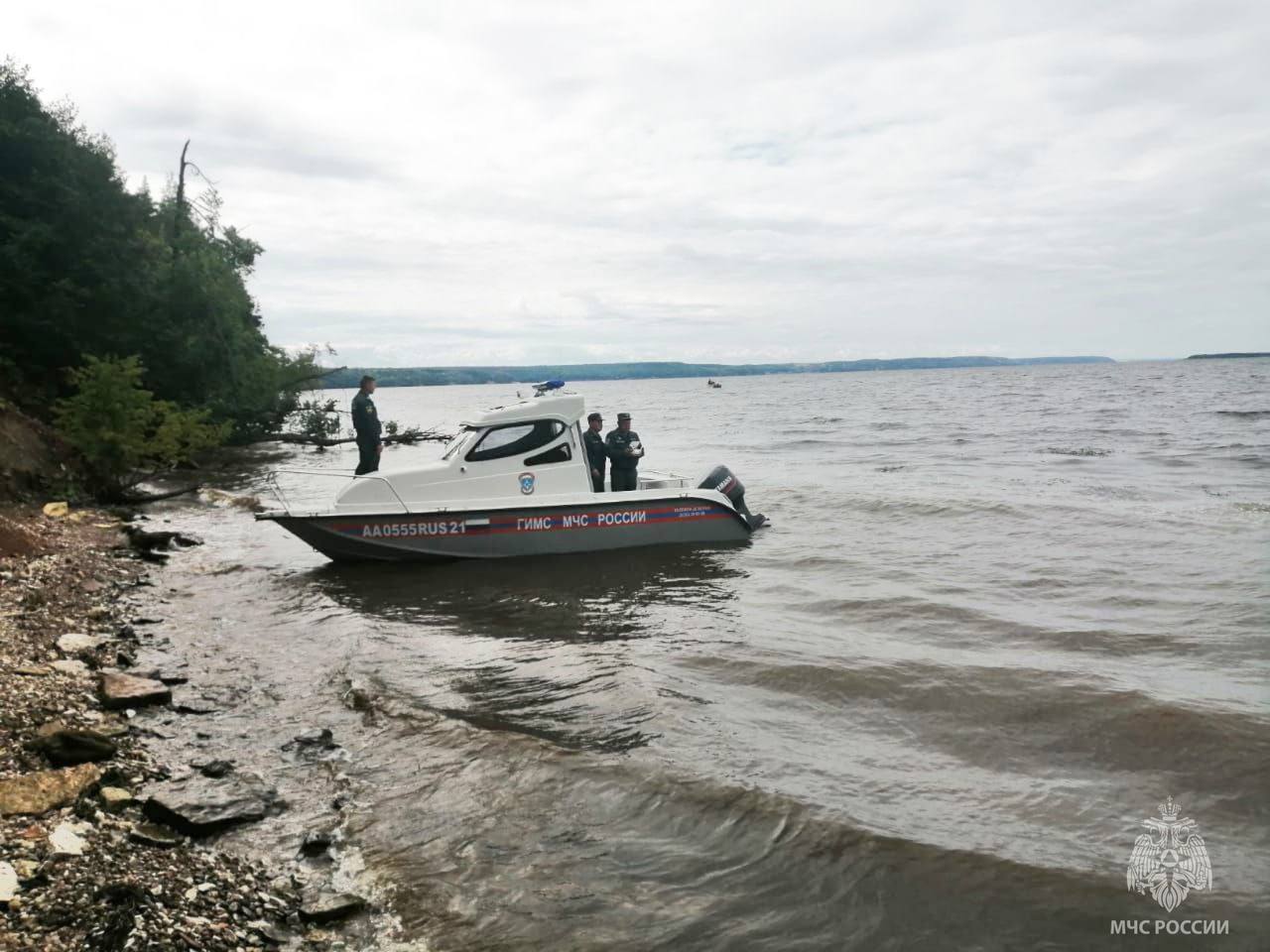 На Волге нашли 8-летнего мальчика с затонувшего катера