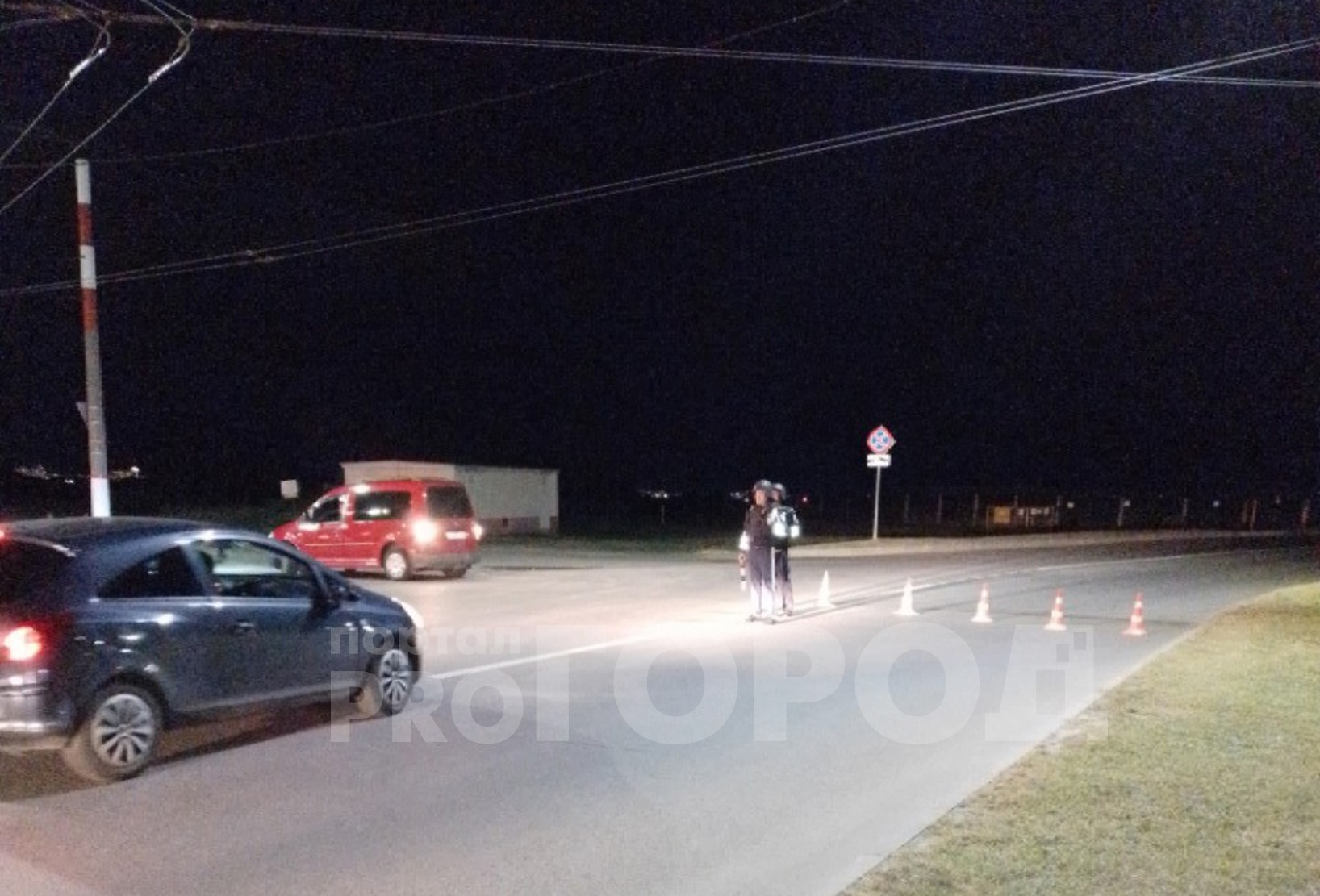 В Чебоксарах перекрыли дорогу около аэропорта: машины разворачивают