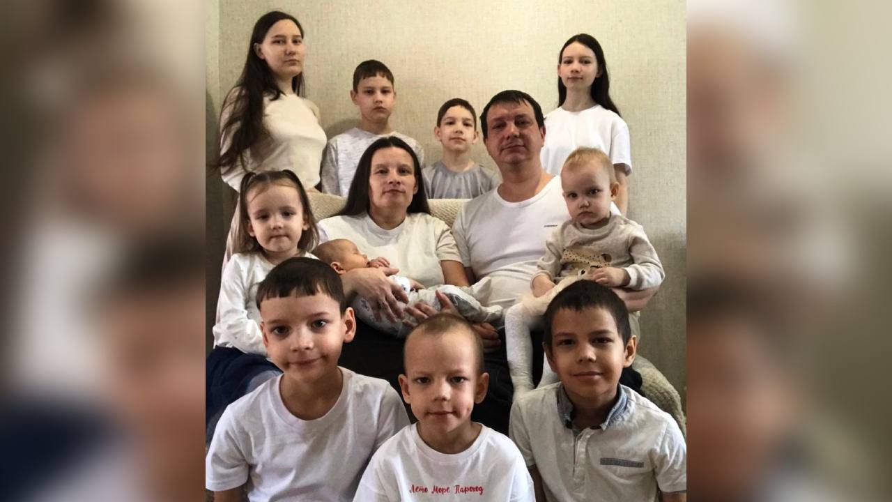 Путин присвоил звание "Мать-героиня" многодетной матери из Чувашии