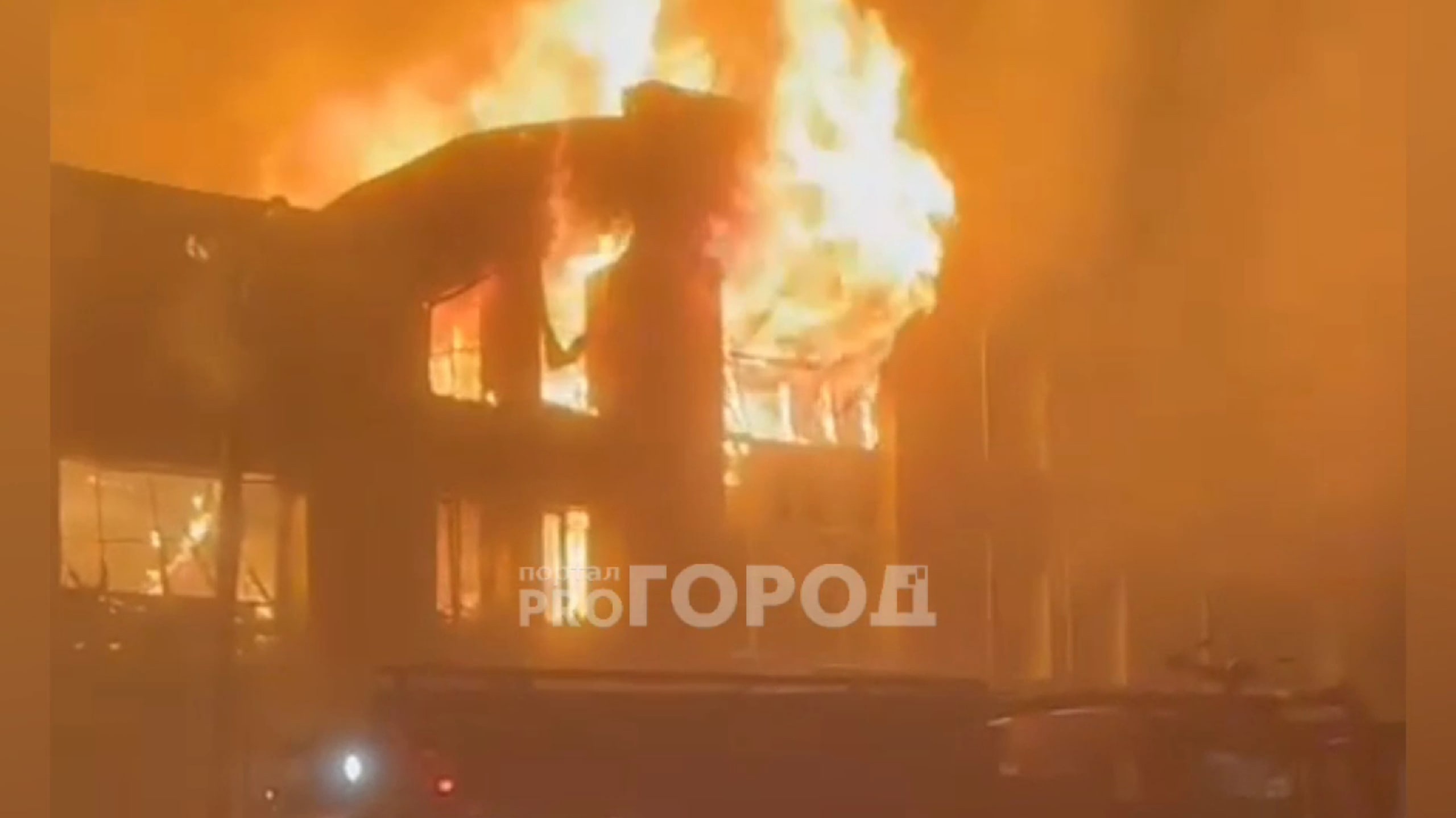 Ночью в одном из районов Чувашии сгорел крупный торговый центр