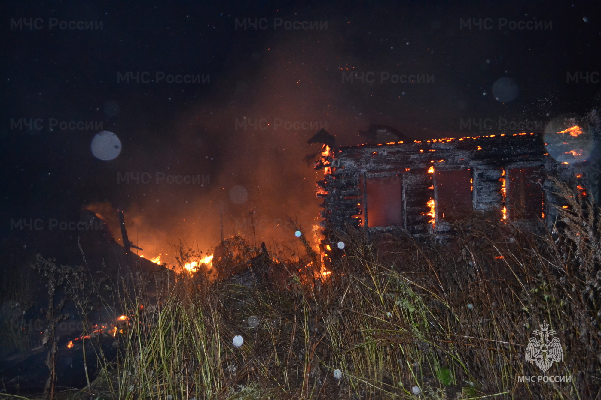 В Шемуршинском районе молодой мужчина погиб в огне