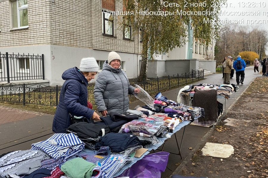 В Чебоксарах чиновники поймали пять нелегальных продавцов колготок и трусов