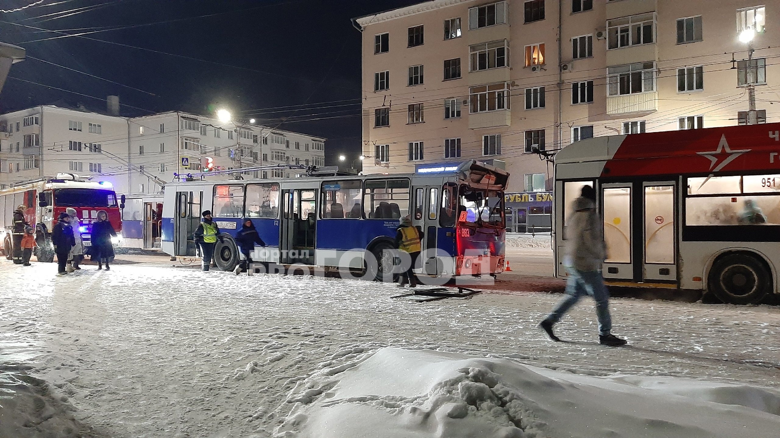 В Чебоксарах шесть человек пострадали в утреннем ДТП троллейбусов