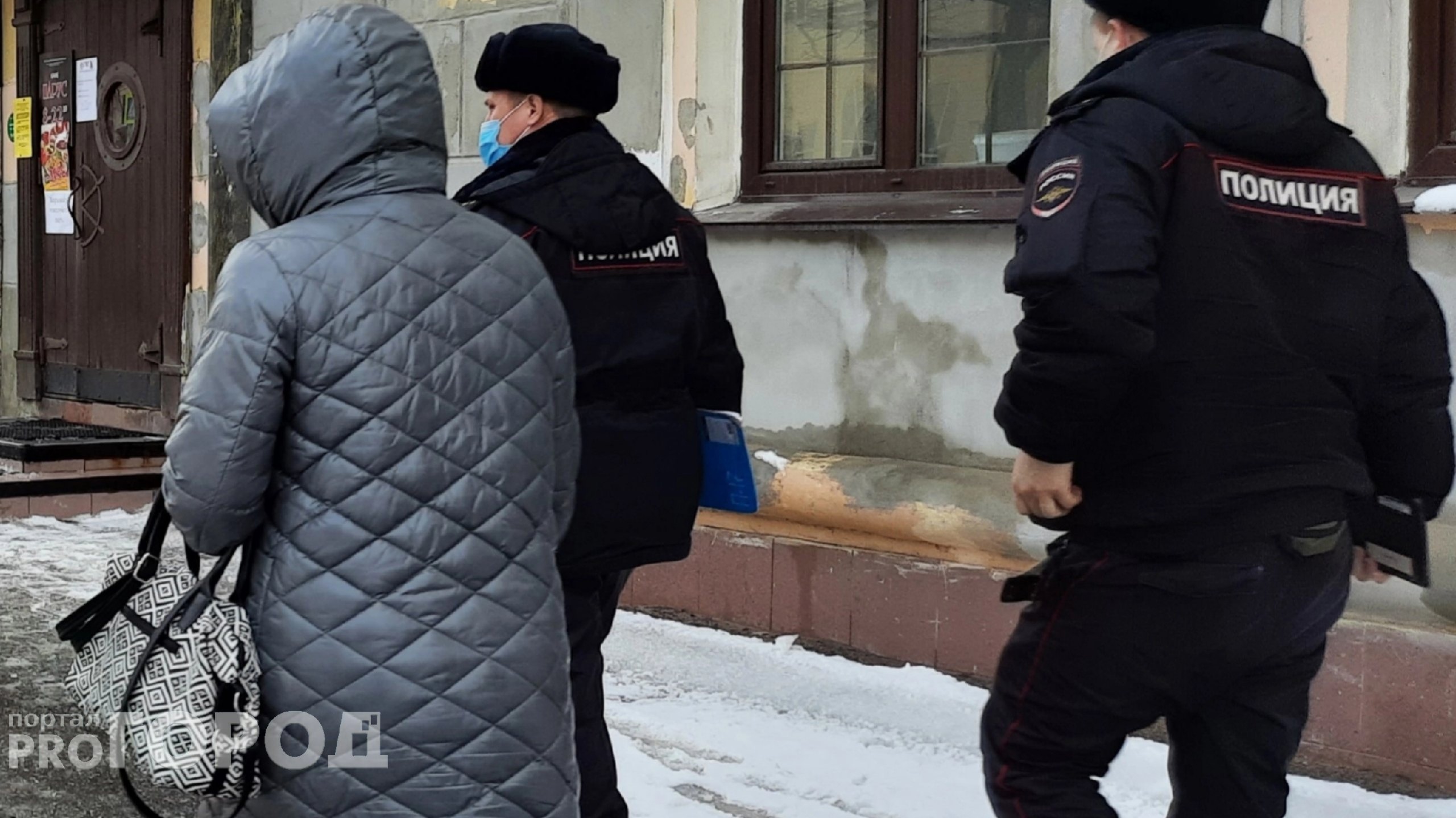 Жительница Алатыря разговорилась по телефону и отправила неизвестным почти полтора миллиона рублей