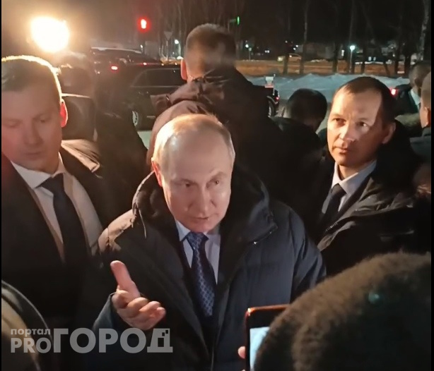 "Россия - вперед!": кричали жители Цивильска, провожая Путина