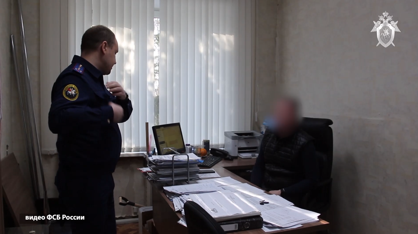 Чебоксарский чиновник за взятку "отмотал" часы наказания осужденному