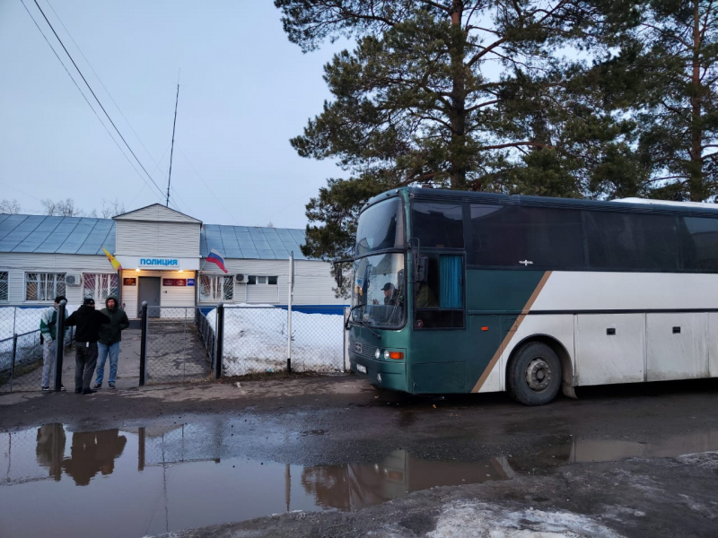 В Чувашии остановили автобус с полусотней иностранцев, некоторых доставили в полицию