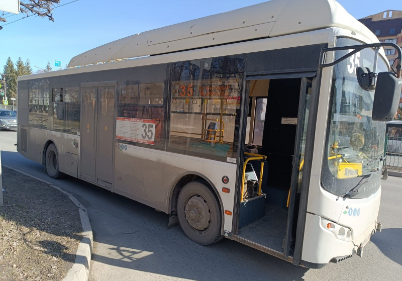 В Чебоксарах водитель 35-го автобуса затормозил так, что пострадала беременная пассажирка