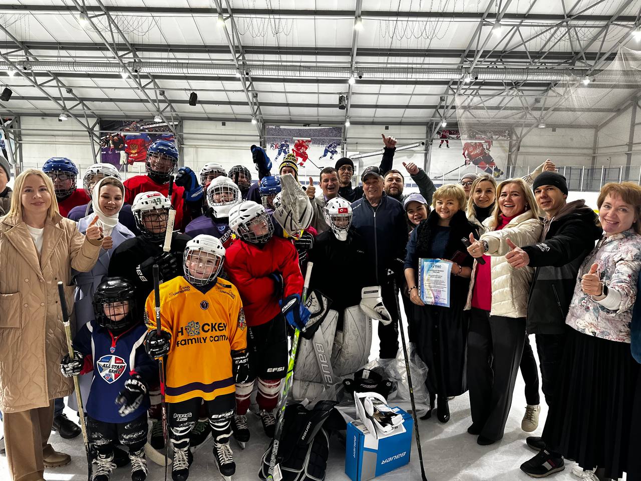 Неравнодушные жители Чувашии подарили хоккейную экипировку незрячему мальчику