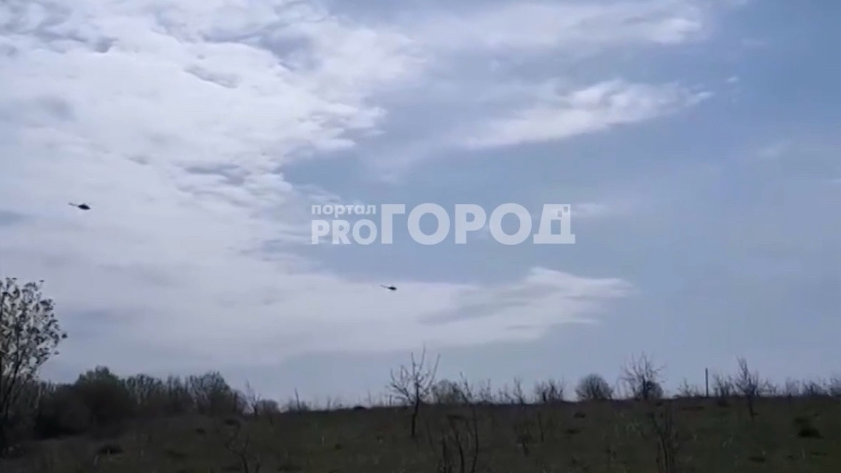 В небе над Красночетайским районом замечены два темно-зеленых вертолета