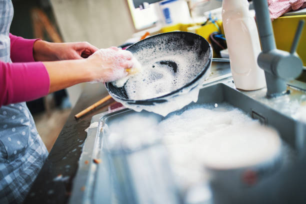 Популярные моющие средства для посуды уже не те: Роскачество назвало самые эффективные марки