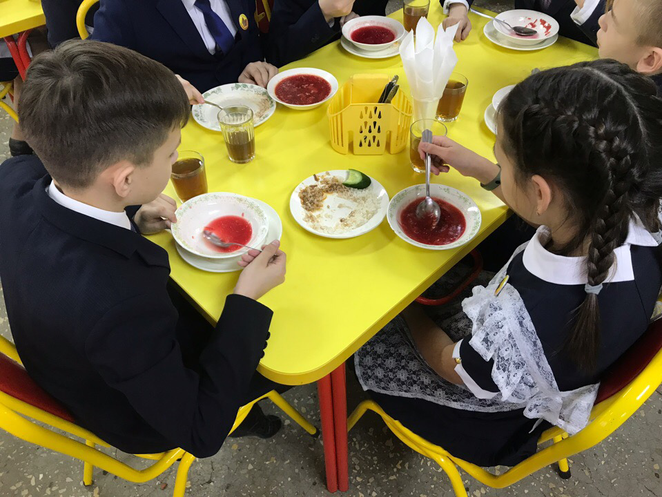 В Госдуме предложили поощрять учеников едой за хорошие оценки