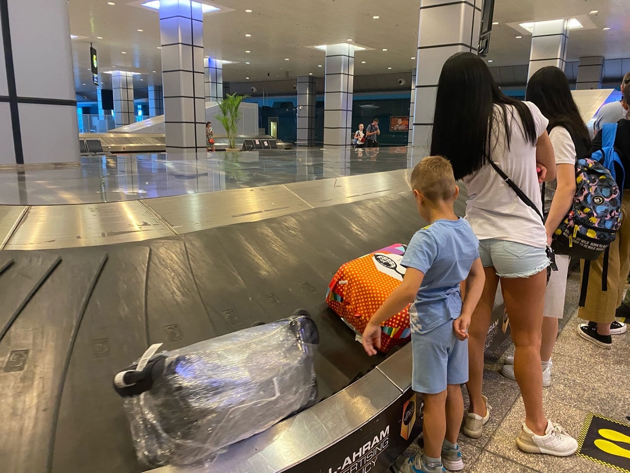 Из-за технического сбоя в авиакомпании чебоксарка с ребенком потеряла багаж и обратные билеты