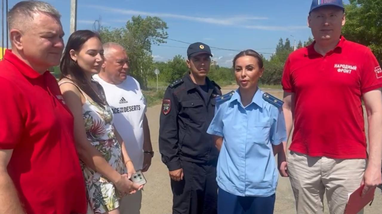 В Чебоксарах сотрудники прокуратуры, полиции и "Народного фронта" устроили проверку дорог и нашли нарушения