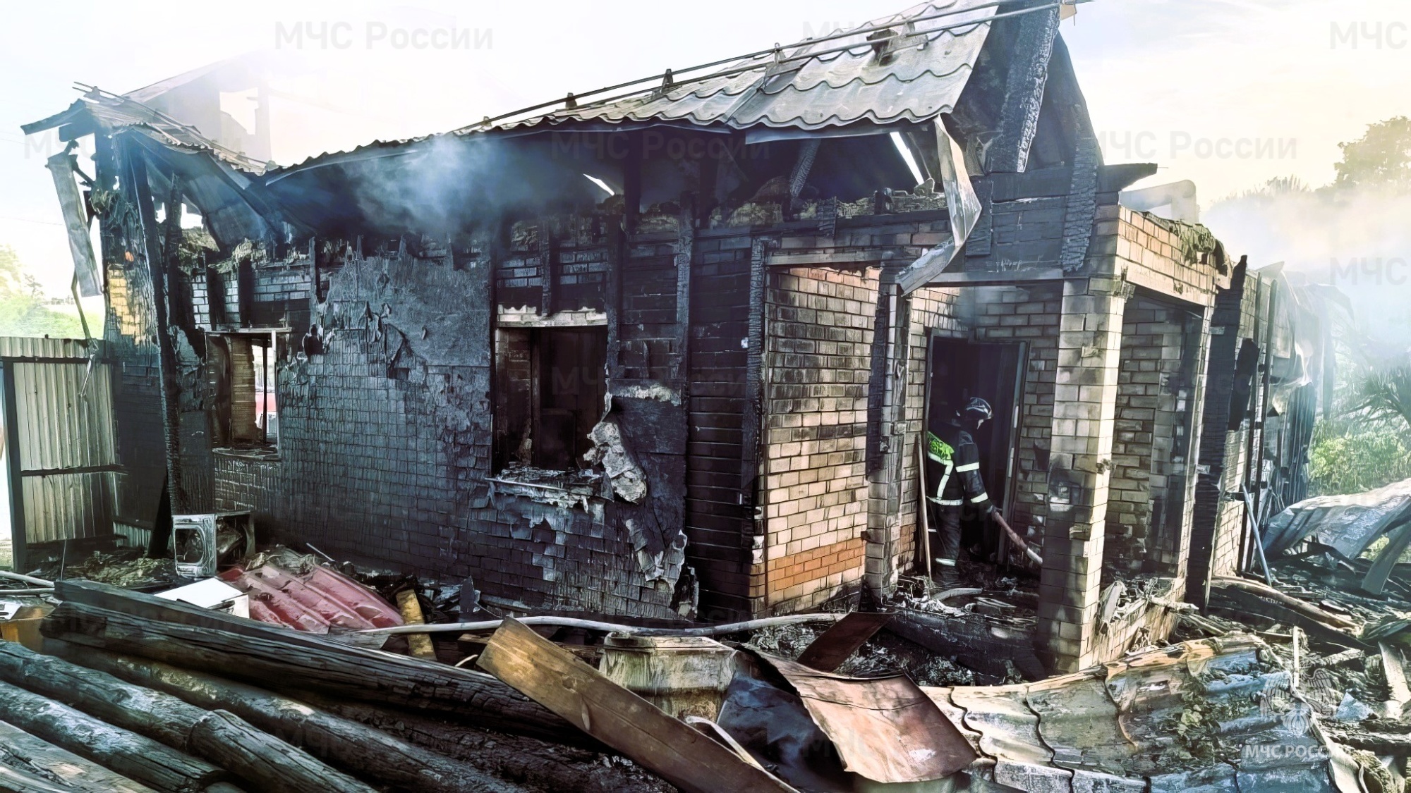 В Чувашии за день два человека погибли в горящих жилых домах  