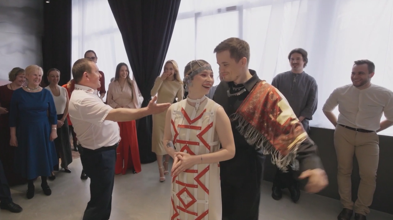 Чувашскую свадьбу показали на Первом канале: "Если чуваши танцуют, может пойти дождь"