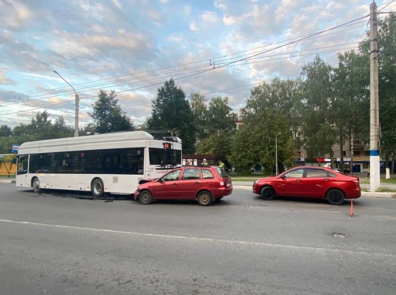 В ДТП, где подбили новый троллейбус № 62 в Новочебоксарске, пострадала женщина