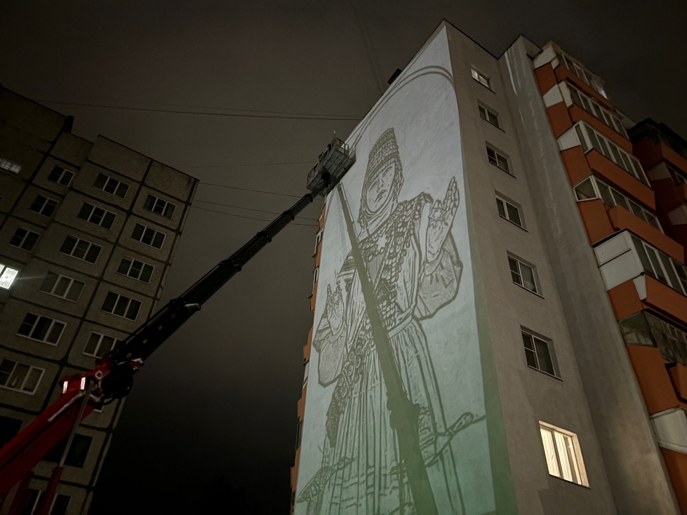 В Чебоксарах дом украсит огромное граффити девушки в чувашском наряде