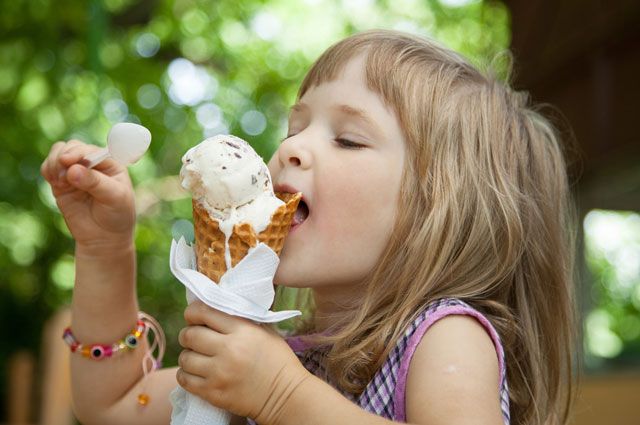 Не давайте детям: эти добавки в мороженом замедляют развитие и вызывают ожирение