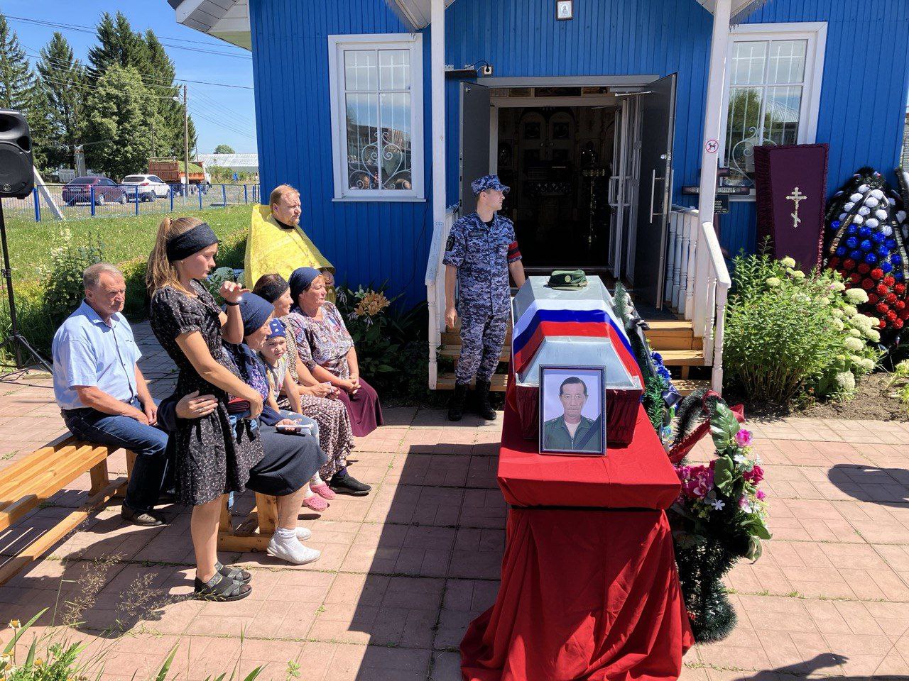 В Чувашии простились с военным, который участвовал в боях на границе Таджикистана, а погиб на СВО